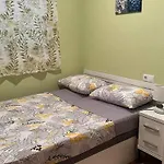 Casa Di Mateo With Garden View And Swimming Pool Apartment